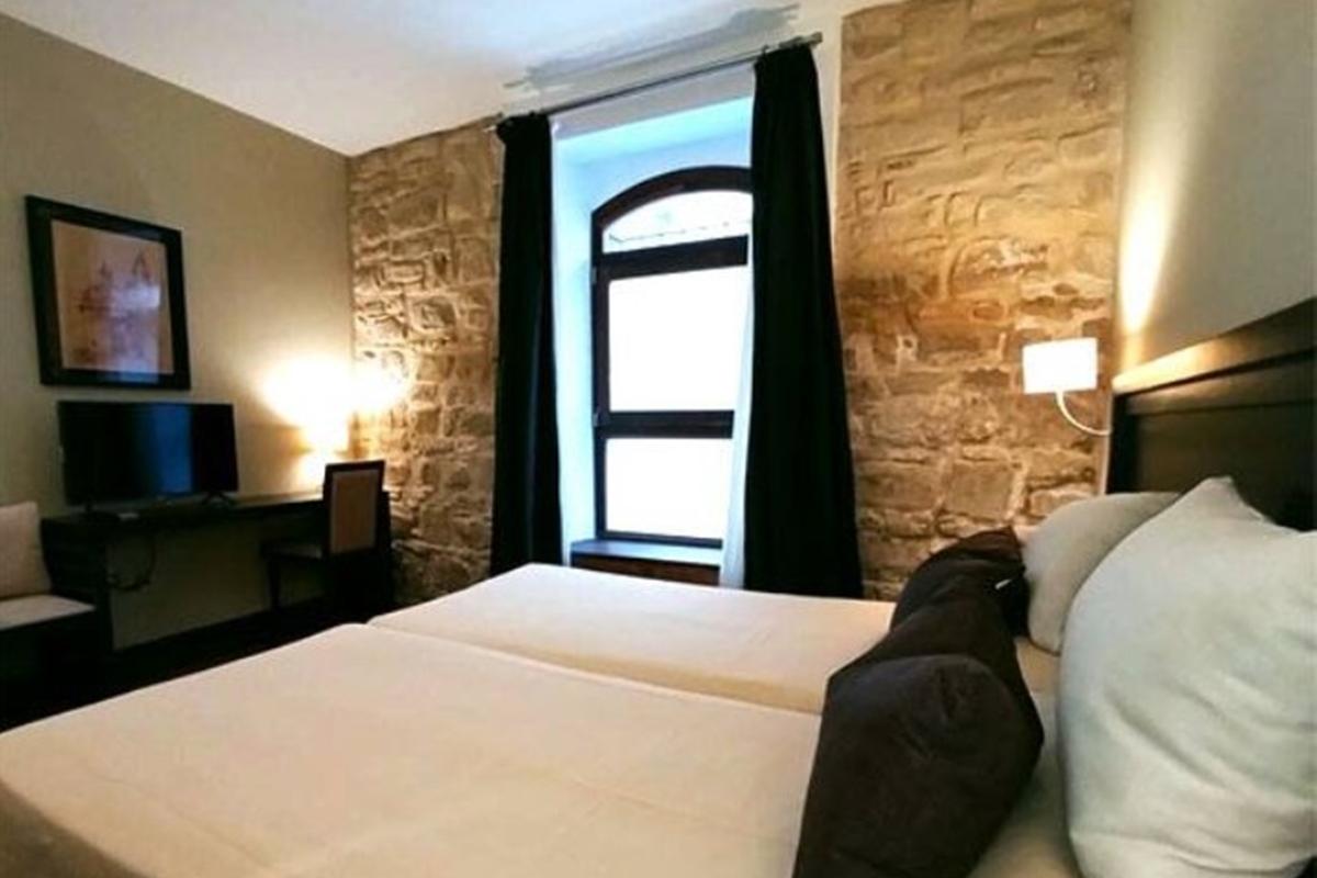 Hotel Baeza Monumental By Eme Hoteles Bagian luar foto