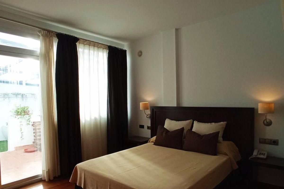 Hotel Baeza Monumental By Eme Hoteles Bagian luar foto