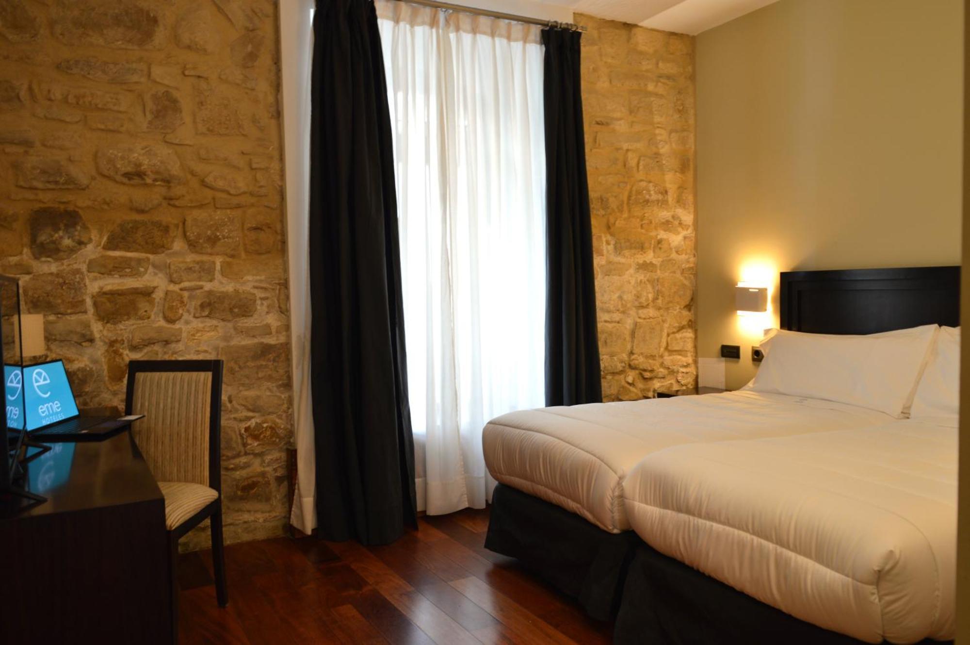 Hotel Baeza Monumental By Eme Hoteles Bagian luar foto