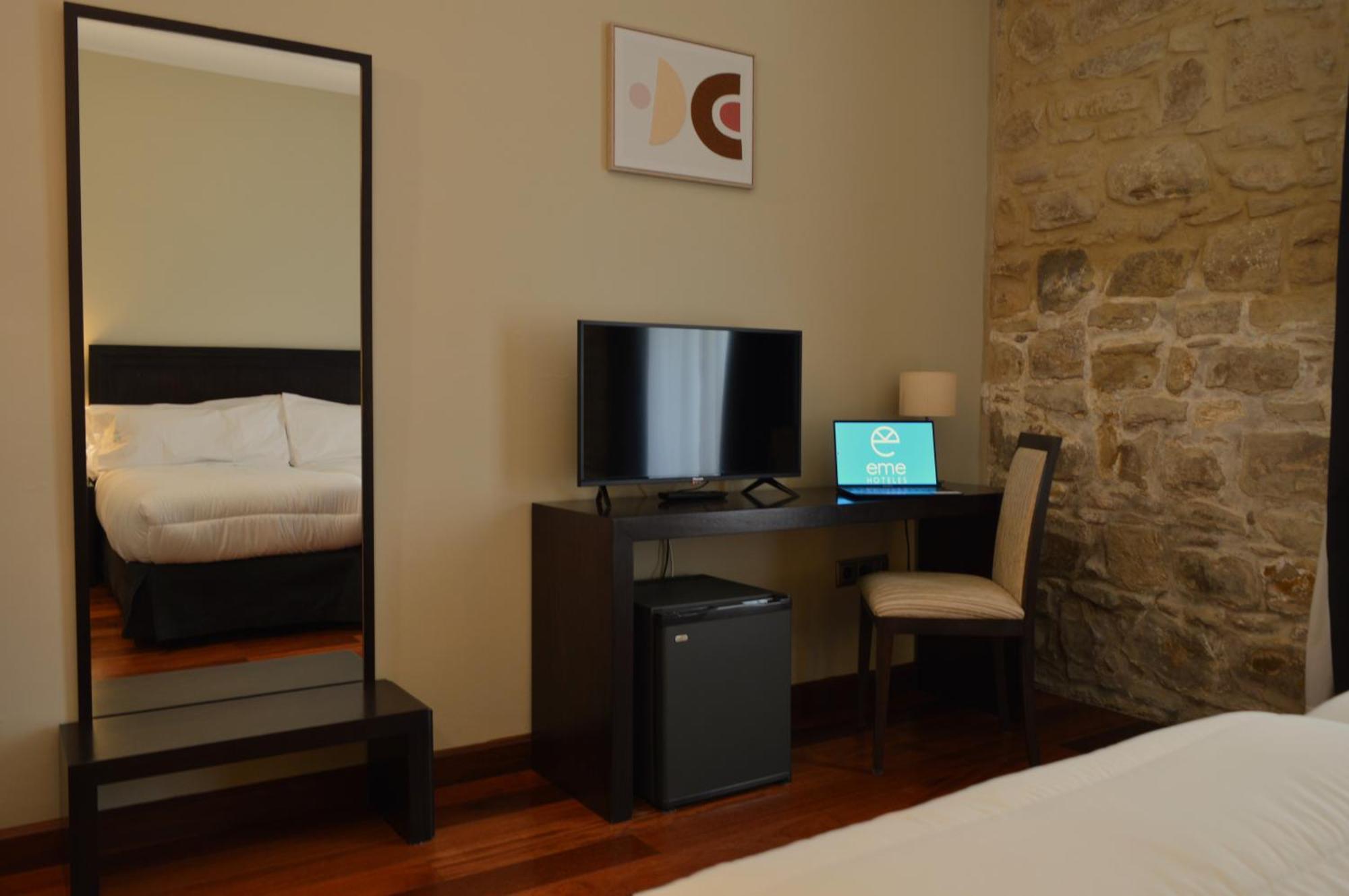 Hotel Baeza Monumental By Eme Hoteles Bagian luar foto