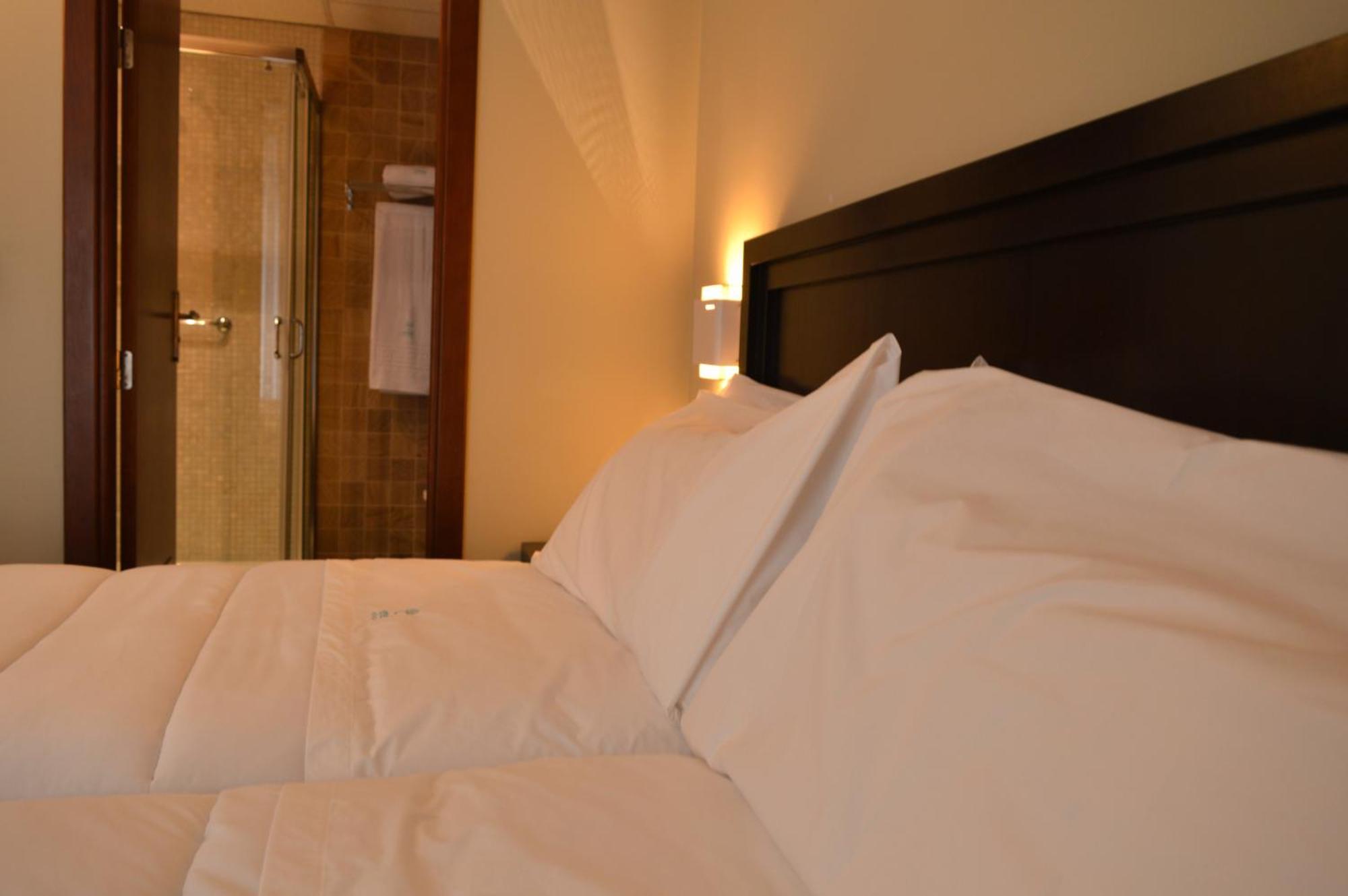 Hotel Baeza Monumental By Eme Hoteles Bagian luar foto
