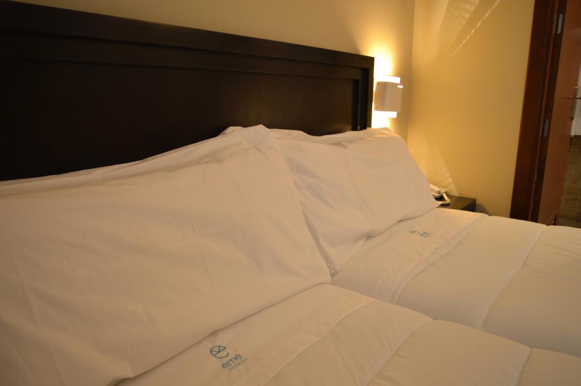 Hotel Baeza Monumental By Eme Hoteles Bagian luar foto