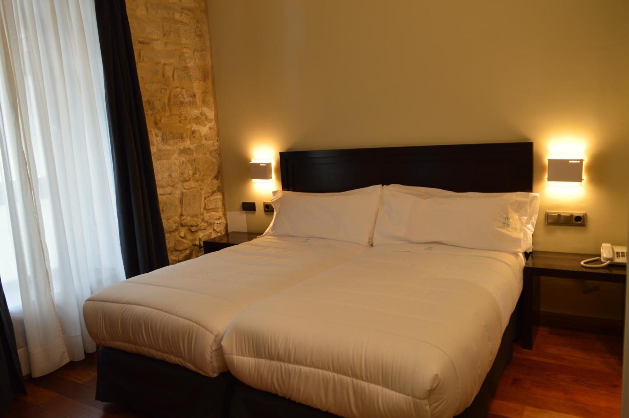 Hotel Baeza Monumental By Eme Hoteles Bagian luar foto