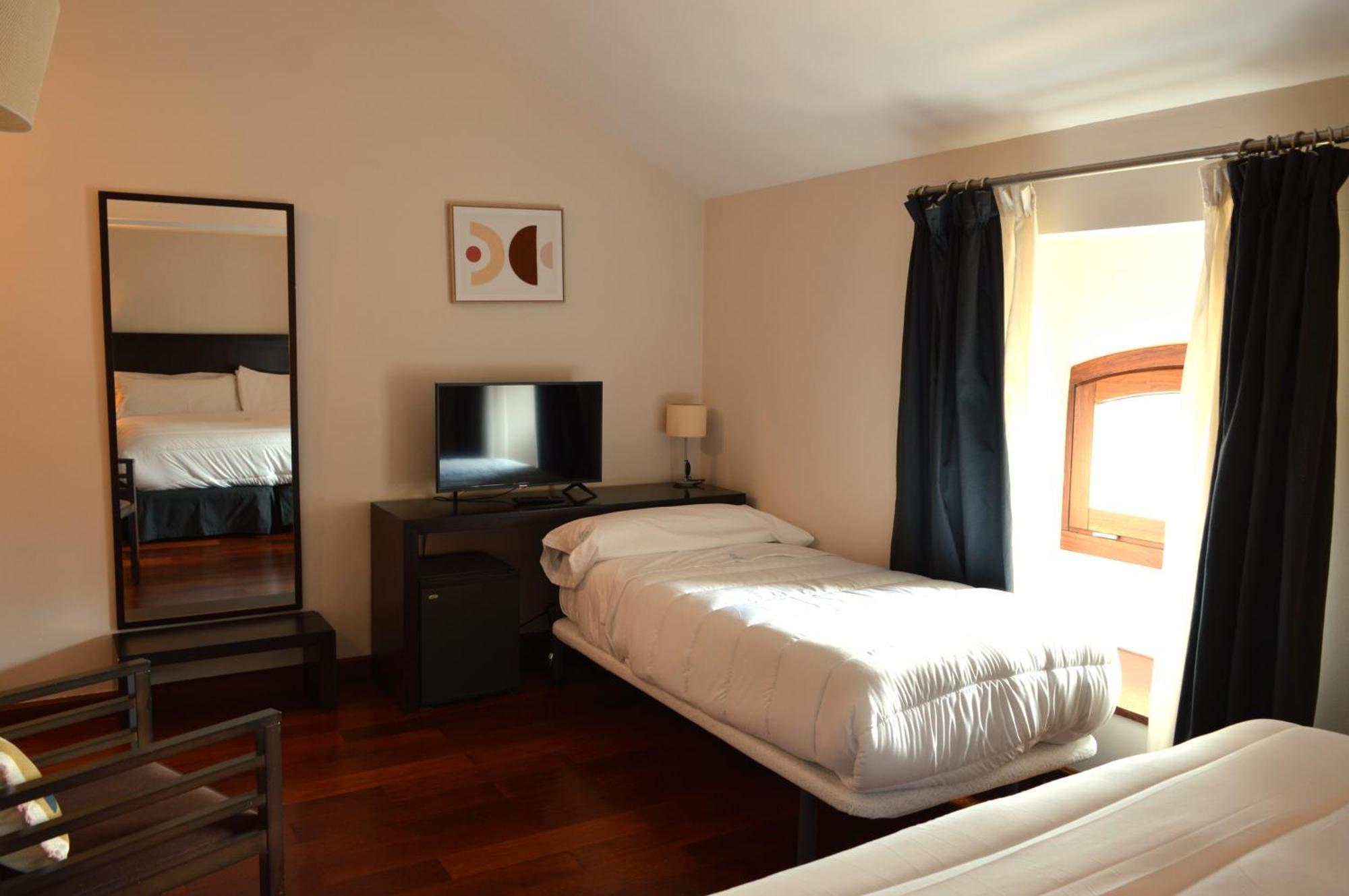 Hotel Baeza Monumental By Eme Hoteles Bagian luar foto
