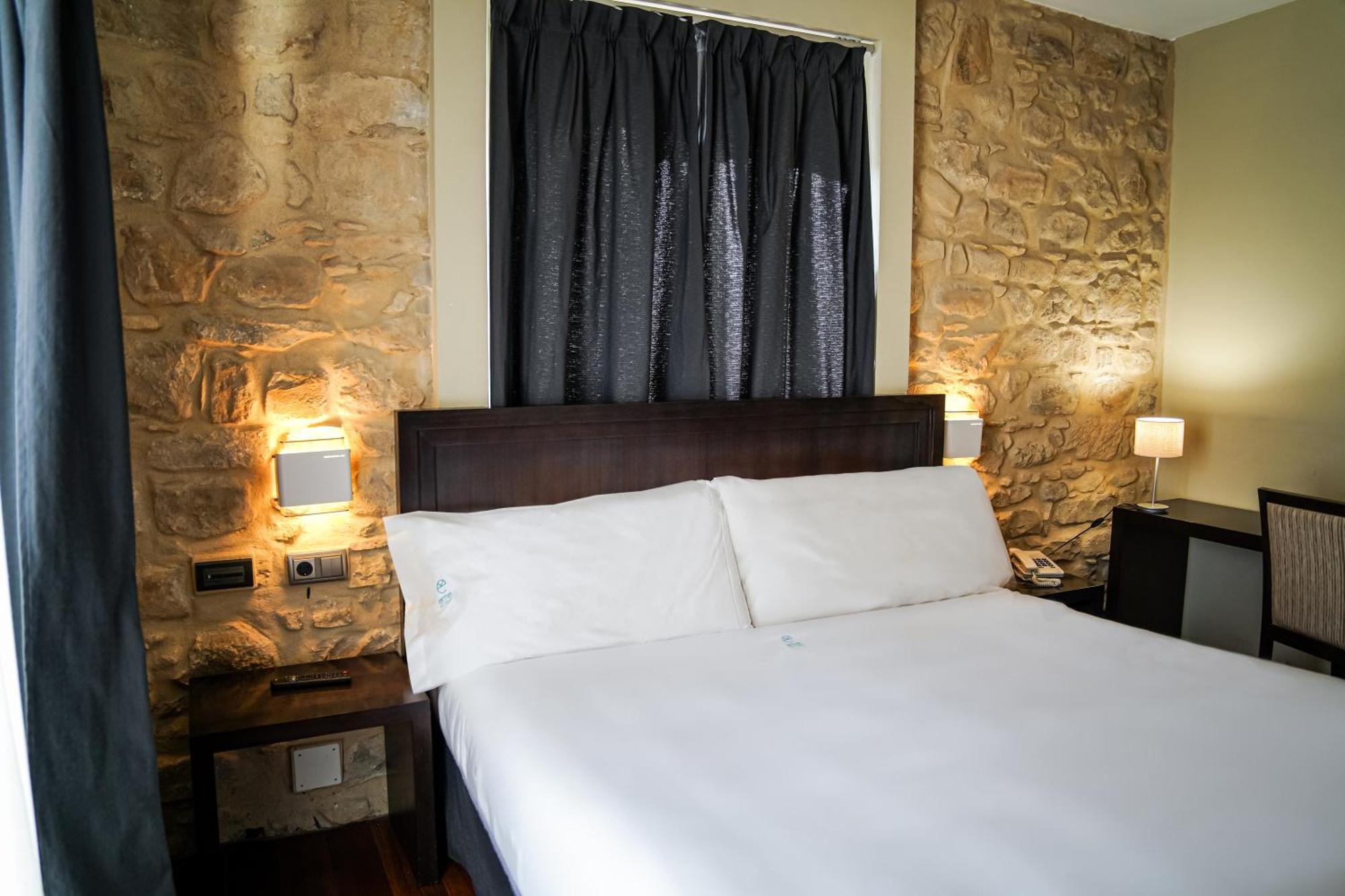 Hotel Baeza Monumental By Eme Hoteles Bagian luar foto