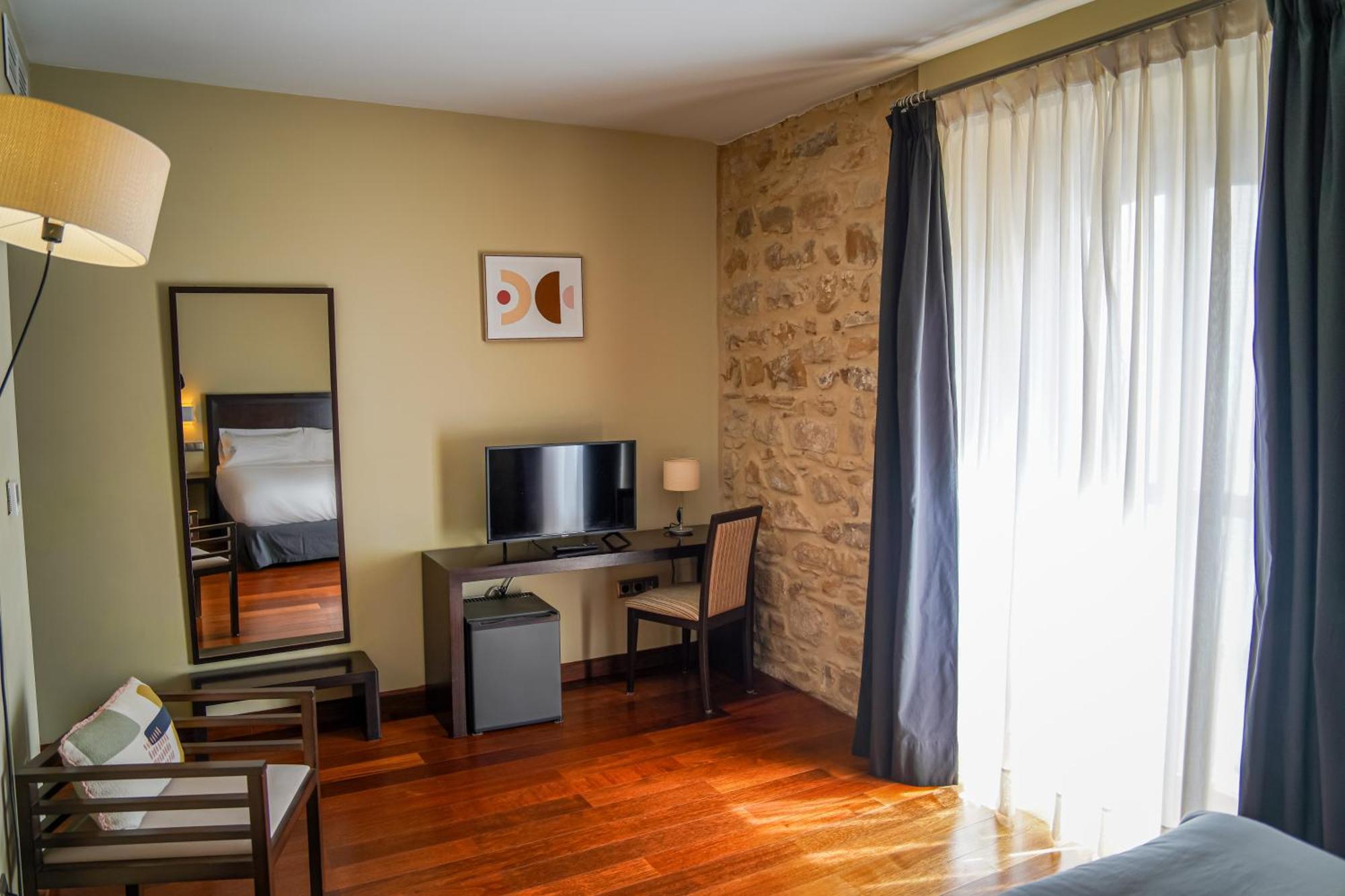 Hotel Baeza Monumental By Eme Hoteles Bagian luar foto
