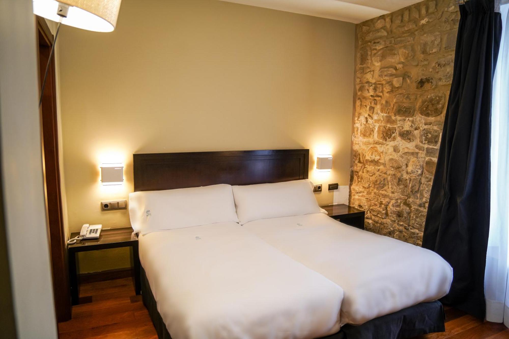 Hotel Baeza Monumental By Eme Hoteles Bagian luar foto