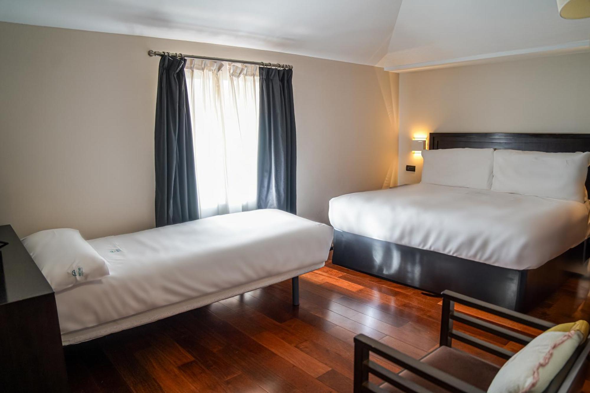 Hotel Baeza Monumental By Eme Hoteles Bagian luar foto
