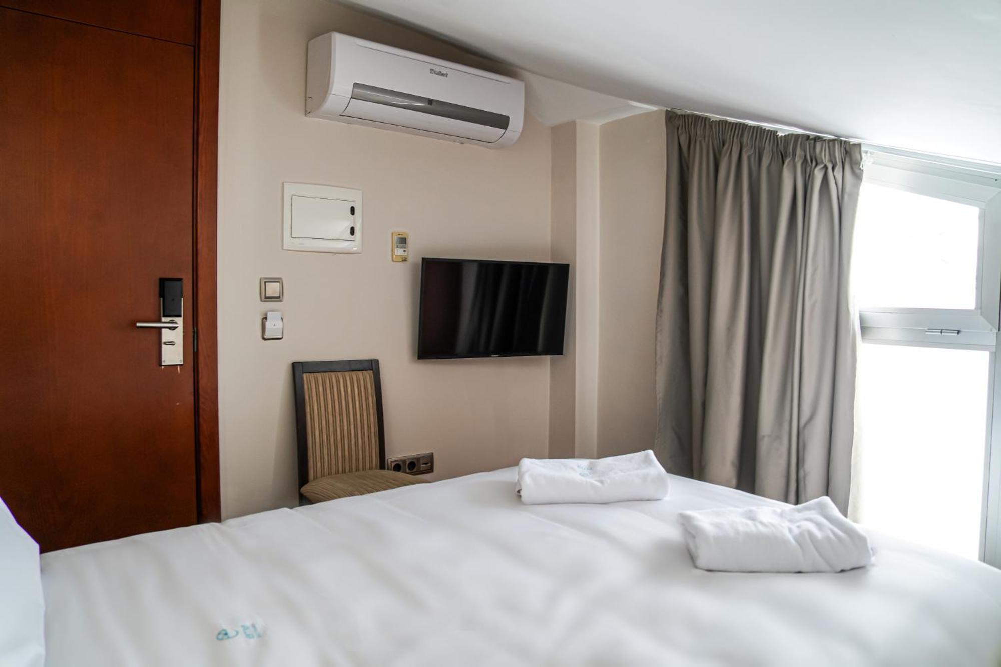 Hotel Baeza Monumental By Eme Hoteles Bagian luar foto
