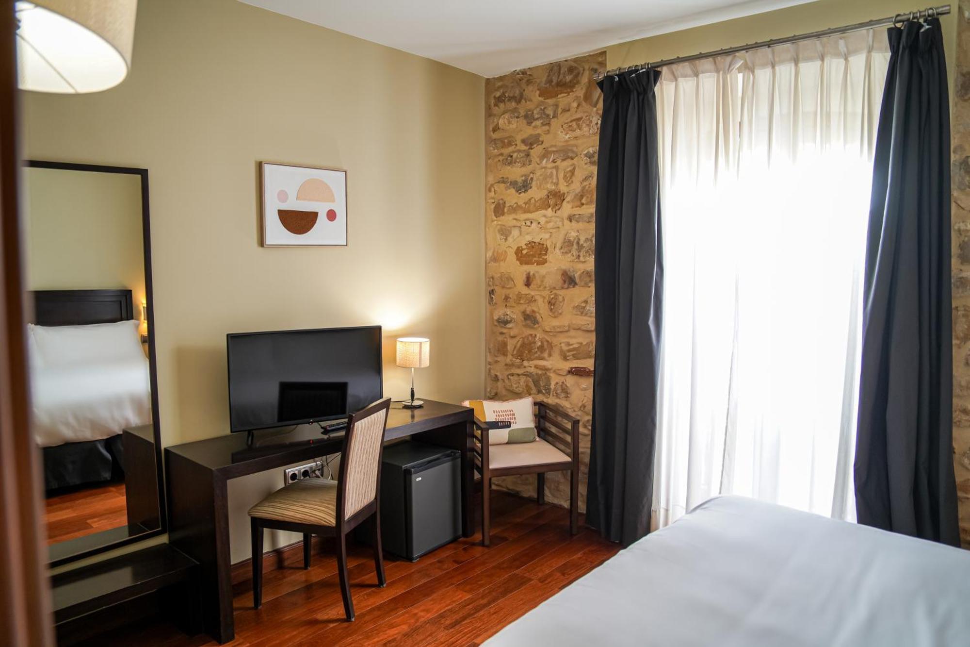 Hotel Baeza Monumental By Eme Hoteles Bagian luar foto