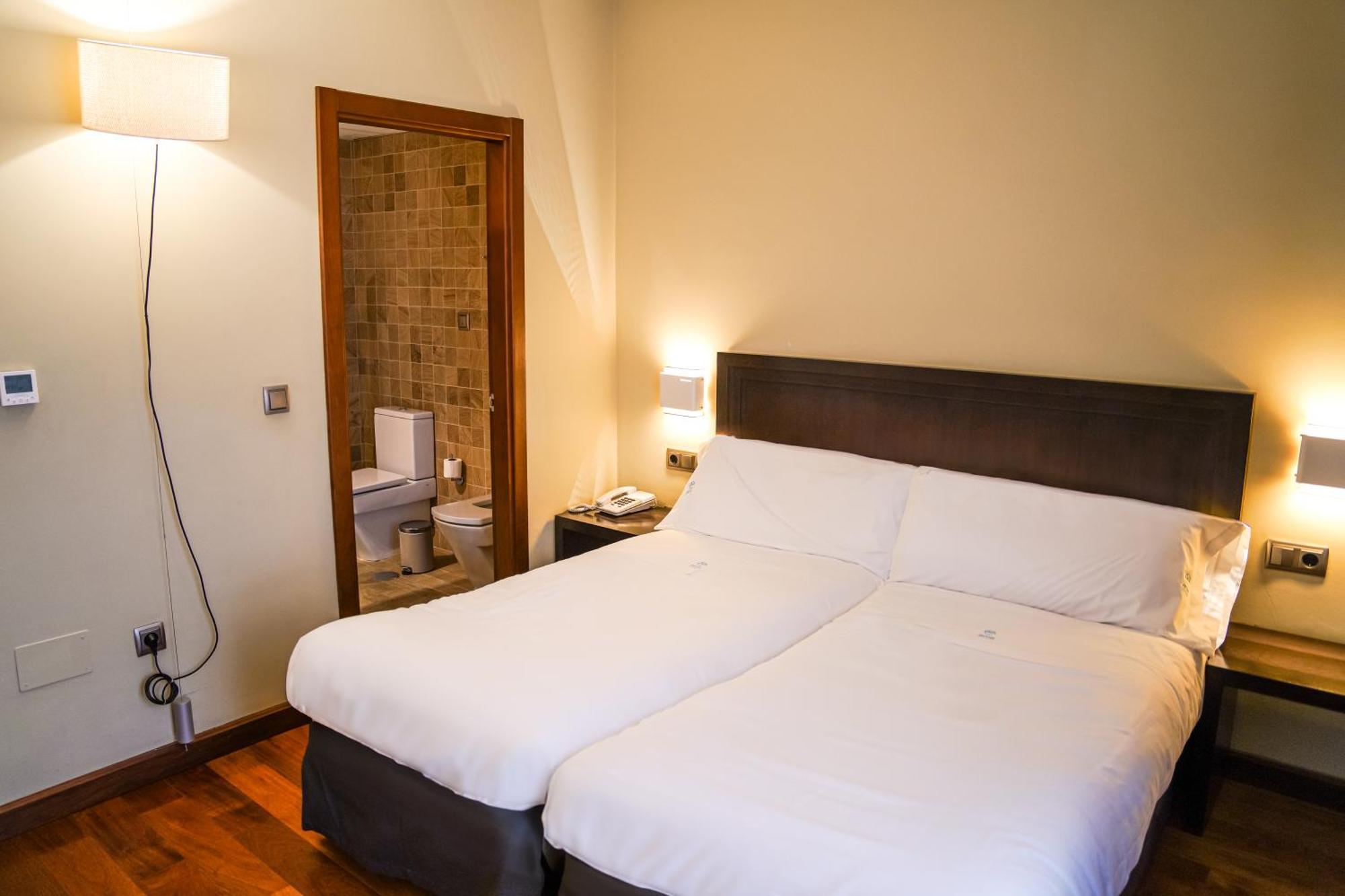 Hotel Baeza Monumental By Eme Hoteles Bagian luar foto
