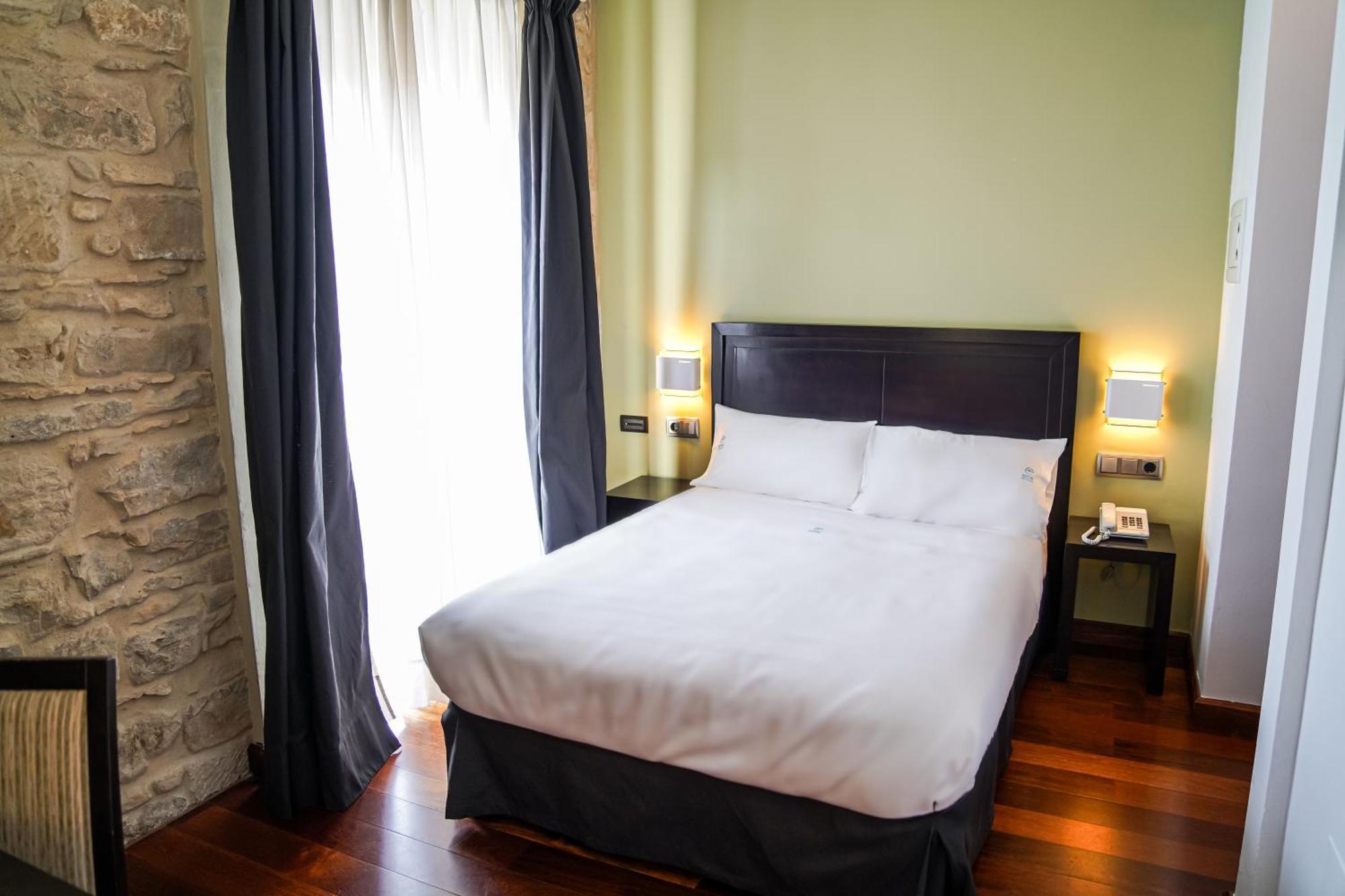 Hotel Baeza Monumental By Eme Hoteles Bagian luar foto