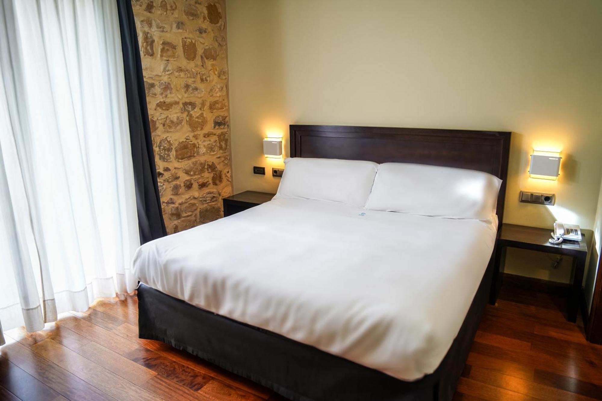 Hotel Baeza Monumental By Eme Hoteles Bagian luar foto
