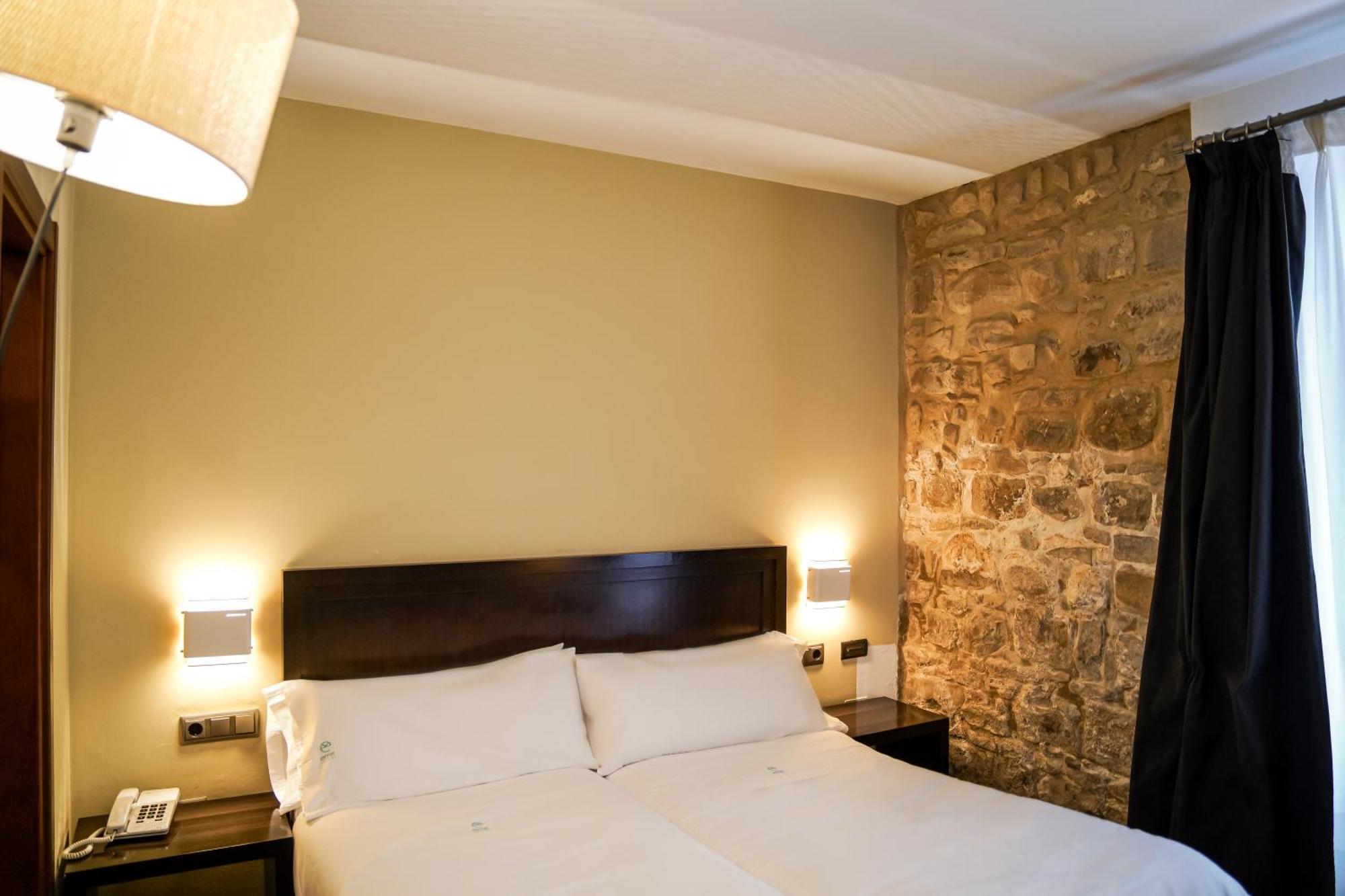 Hotel Baeza Monumental By Eme Hoteles Bagian luar foto