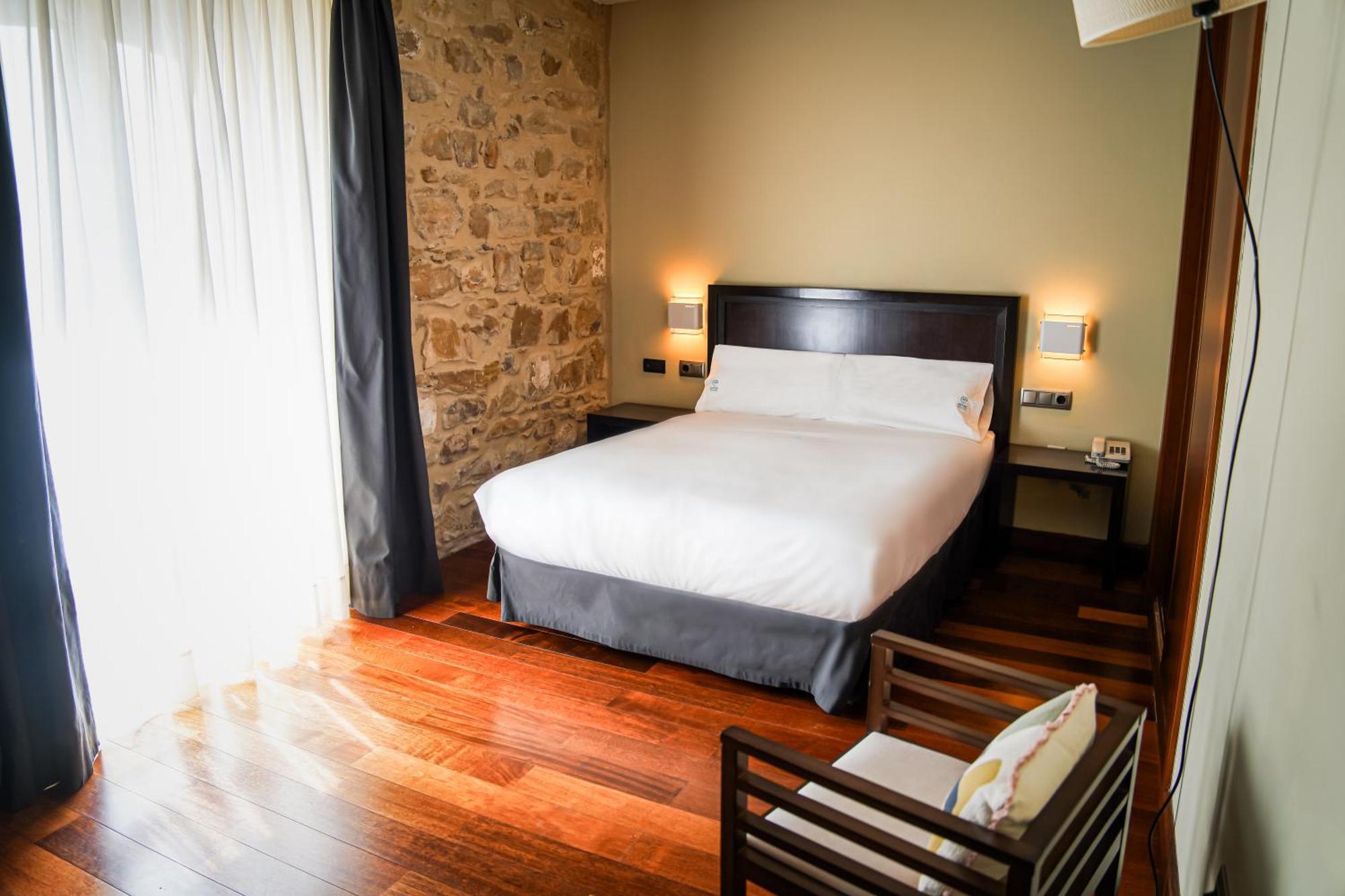 Hotel Baeza Monumental By Eme Hoteles Bagian luar foto