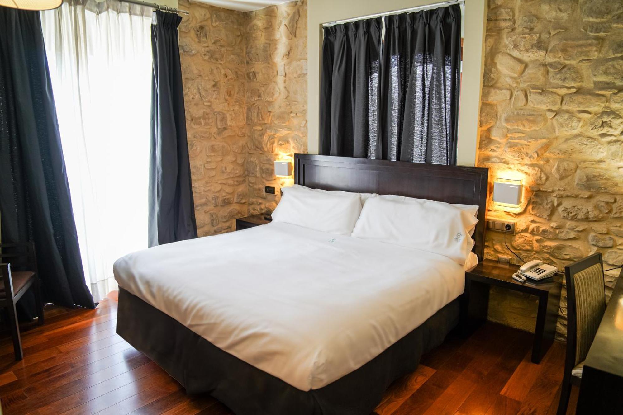 Hotel Baeza Monumental By Eme Hoteles Bagian luar foto