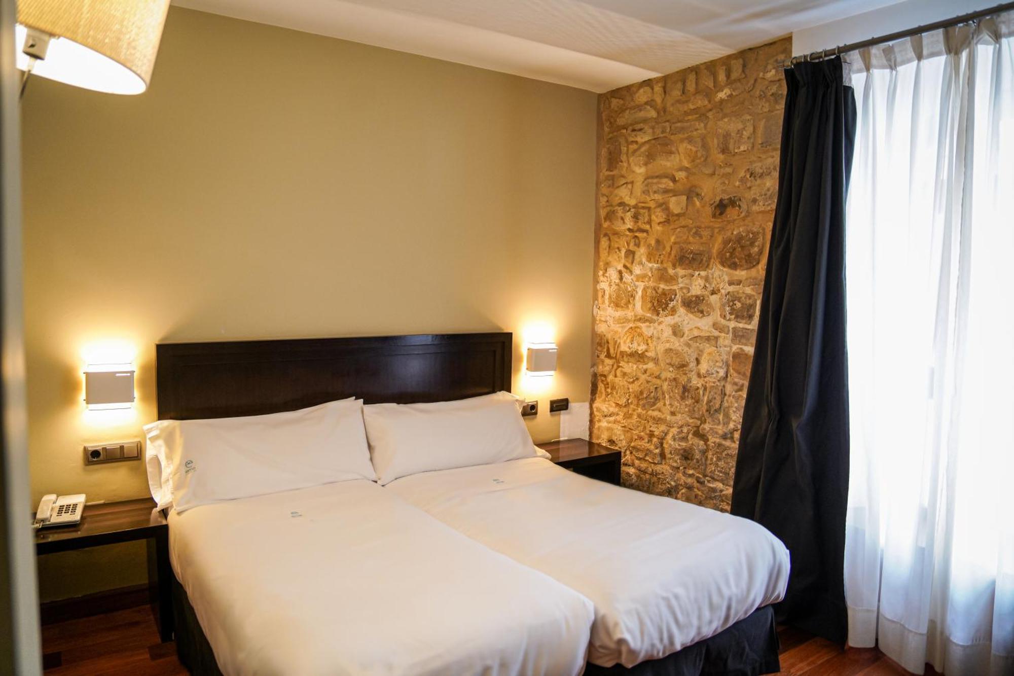 Hotel Baeza Monumental By Eme Hoteles Bagian luar foto