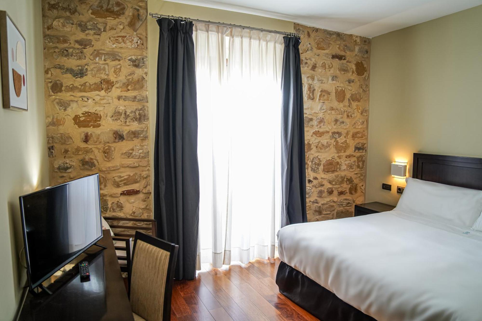 Hotel Baeza Monumental By Eme Hoteles Bagian luar foto