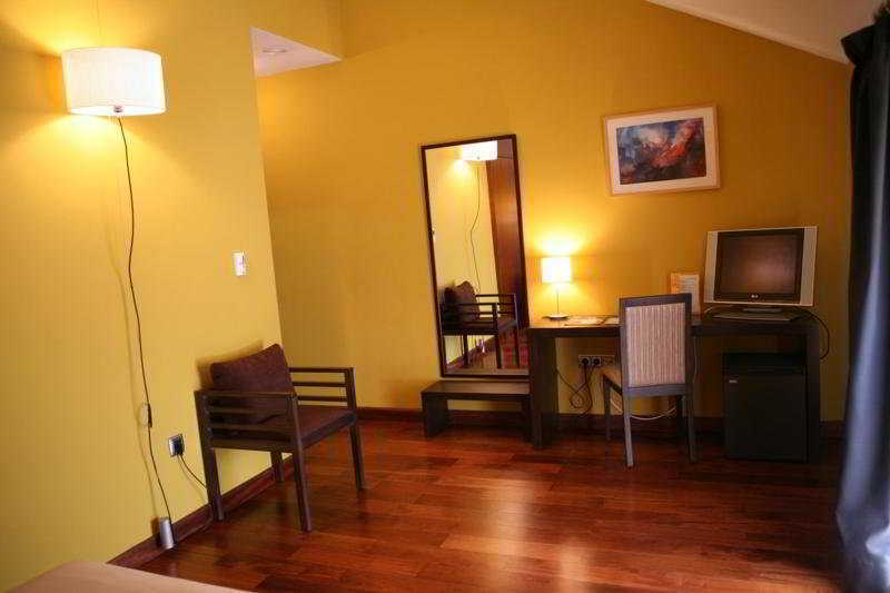Hotel Baeza Monumental By Eme Hoteles Ruang foto